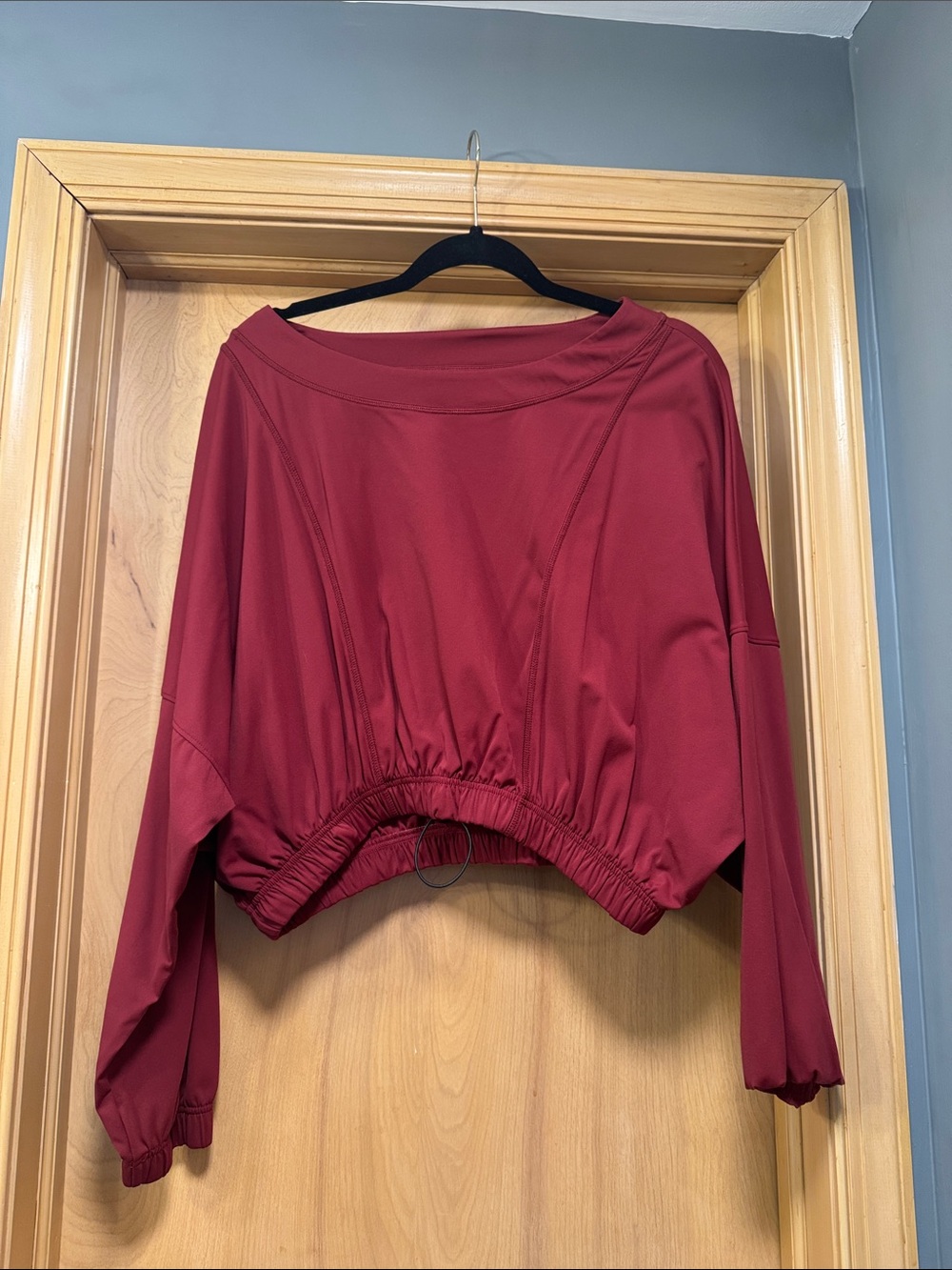Cropped Burgundy Boatneck Sweatshirt with Elastic Hem